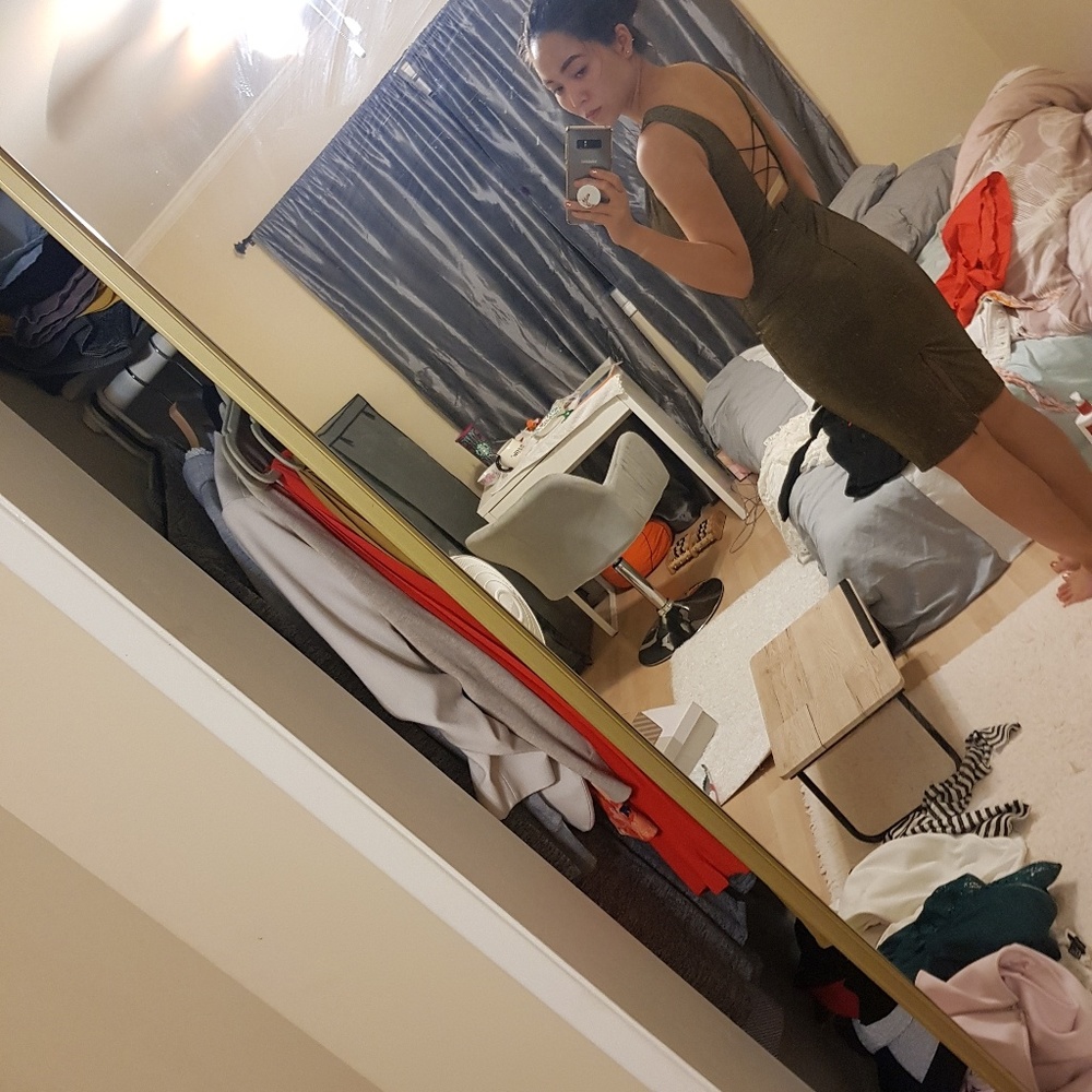 Dress - Picture 4 of 4